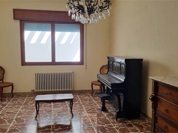 CASA SEMINDIPENDENTE AL PIANO PRIMO