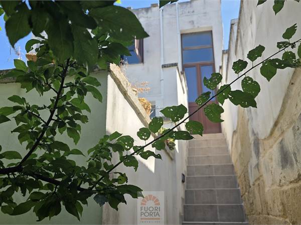 CASA SEMINDIPENDENTE