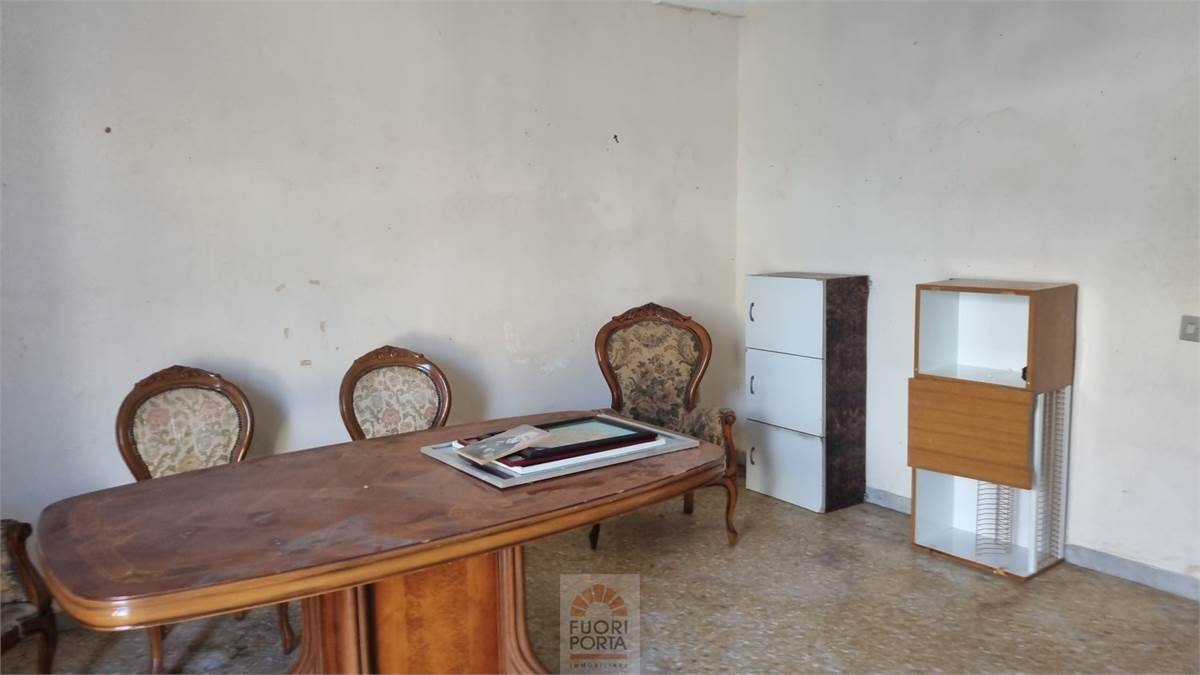 Entrance-living room