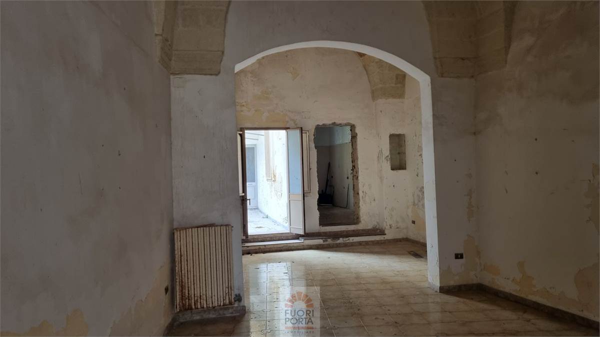 Entrance-living room