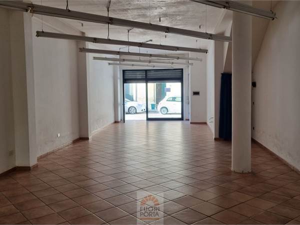 LOCALE COMMERCIALE